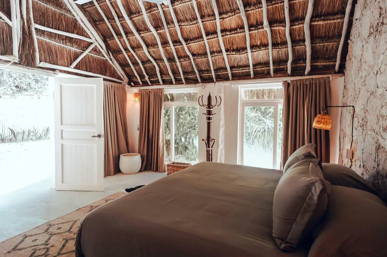Hotel Esencial Tulum 4*,
